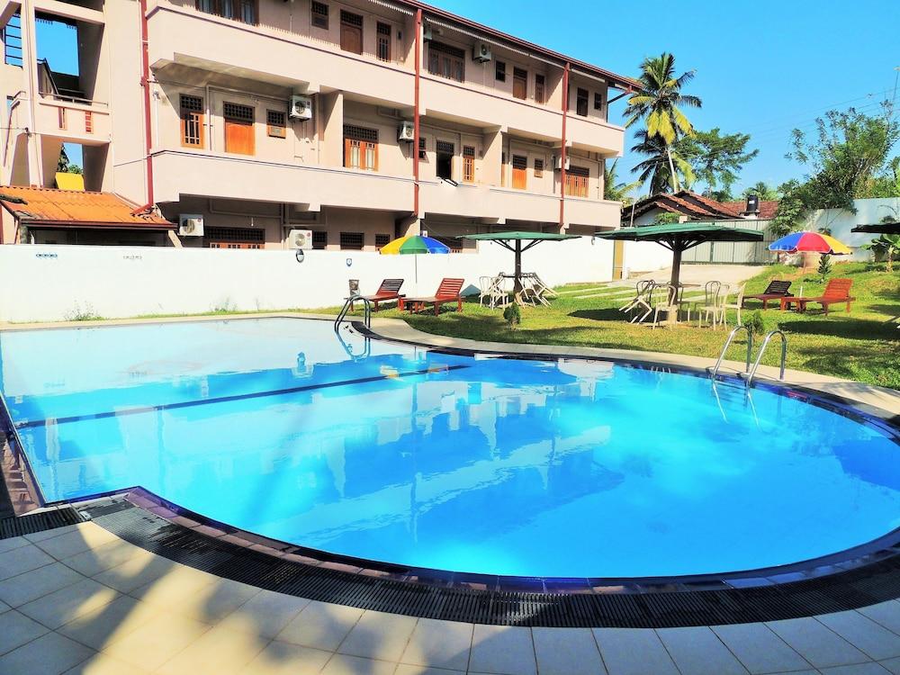 Airport Green View Resort Andiambalama Exterior foto