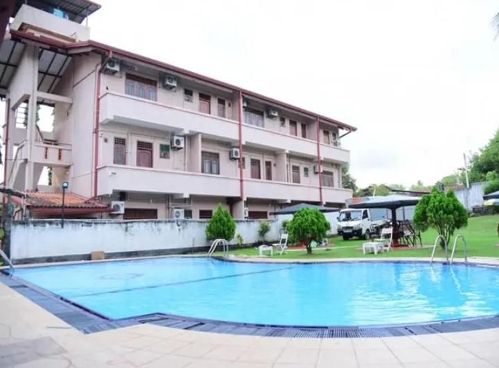 Airport Green View Resort Andiambalama Exterior foto