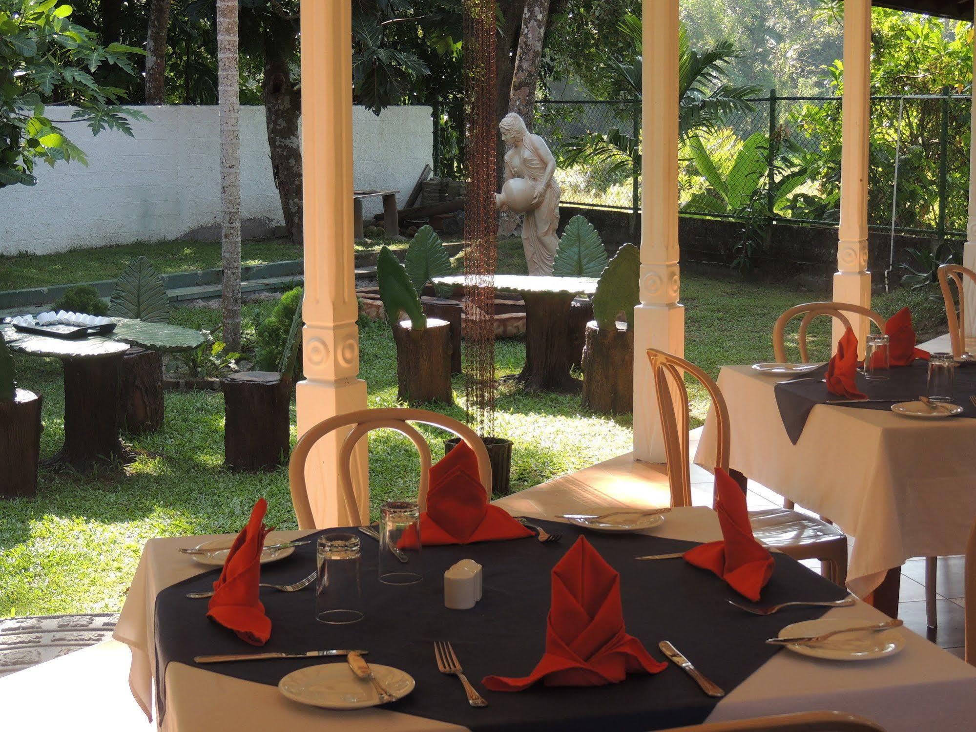 Airport Green View Resort Andiambalama Exterior foto