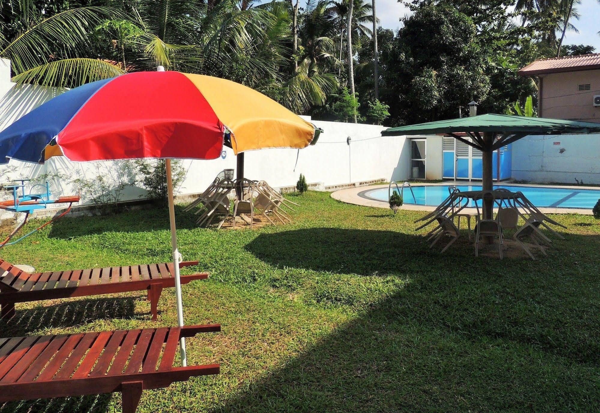 Airport Green View Resort Andiambalama Exterior foto