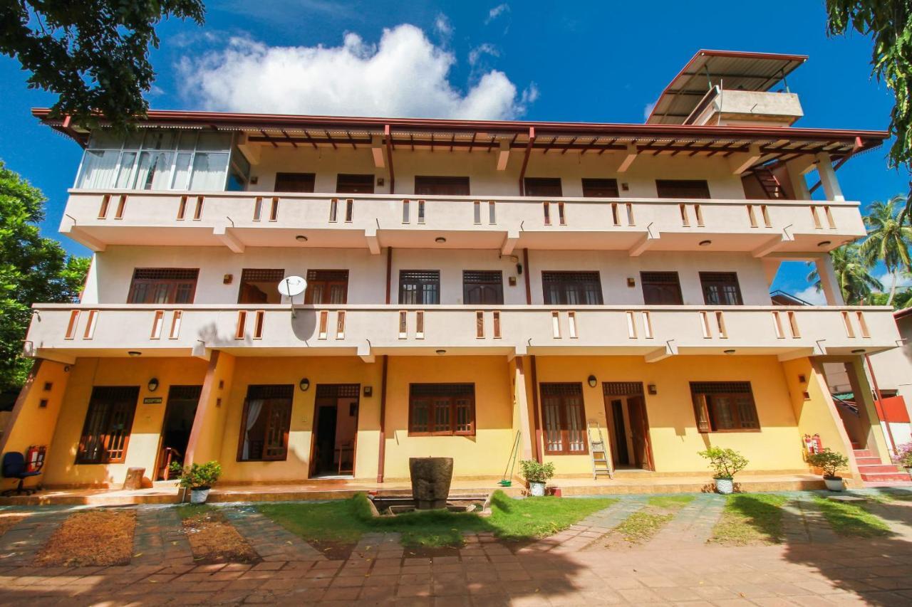 Airport Green View Resort Andiambalama Exterior foto
